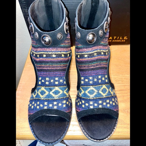 NIB-Very Volatile Western Leather Cutout Sandals - Picture 7 of 16